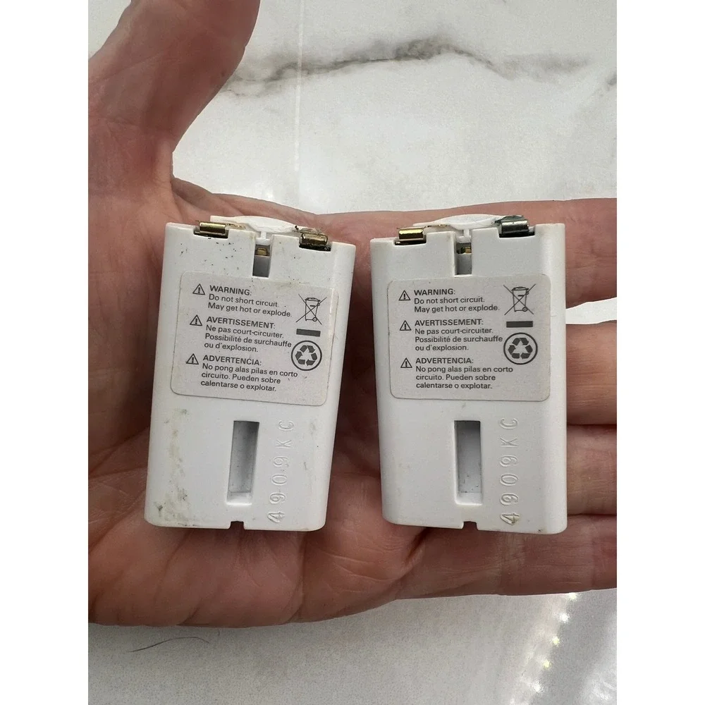 Energizer PL-7522 Double Charging Station For Wii Remote Controls with Two Packs
